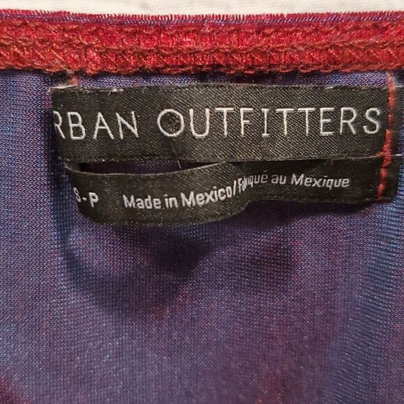 Urban Outfitters red velour crop top - Picture 3 of 4